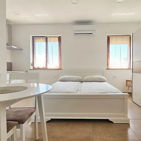 Elegantes Studio-apartment Mit Terrasse, Wifi, Klima Umag