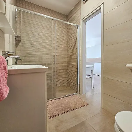 Elegantes Studio-apartment Mit Terrasse, Wifi, Klima Appartement *