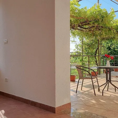 Elegantes Studio-apartment Mit Terrasse, Wifi, Klima Appartement